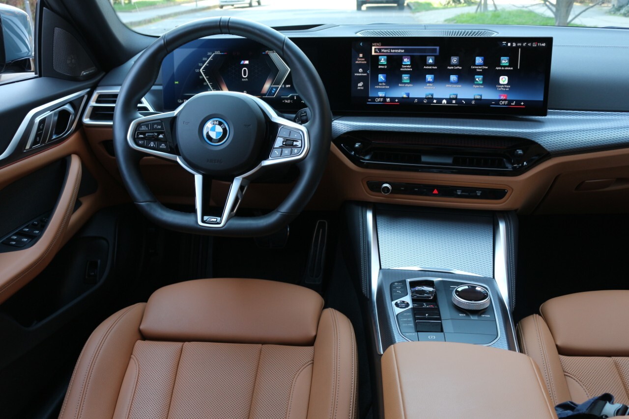 BMW i4 xDrive40 utastér