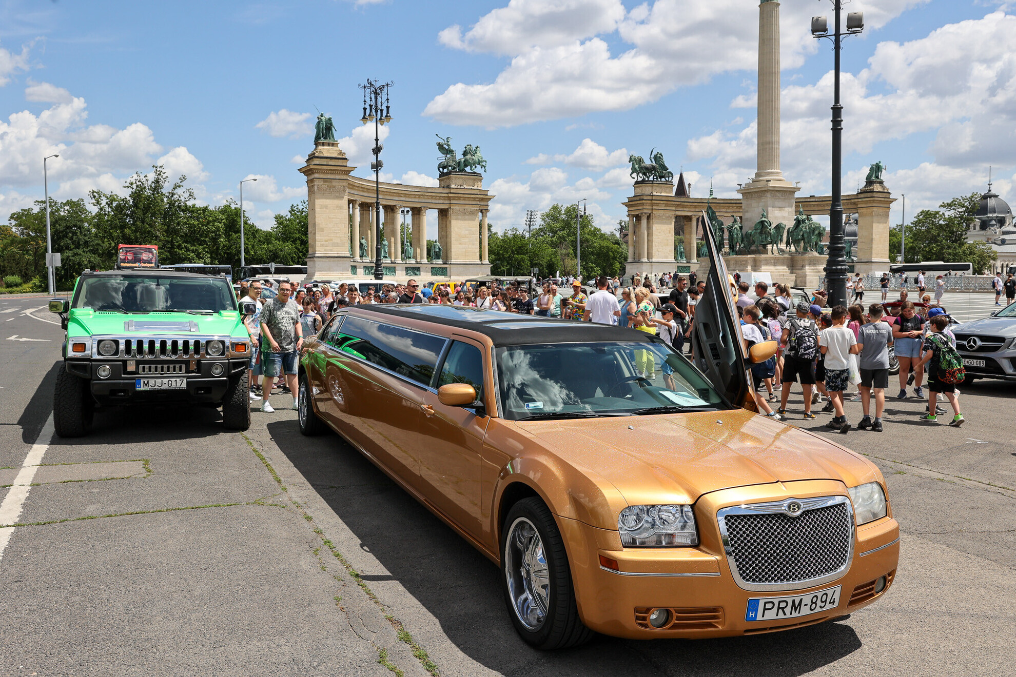 Itt nem volt érvényes a mindent a szemnek és semmit a kéznek, hiszen nem csak a szemnek kínált lenyűgöző látványt a limuzinok világa