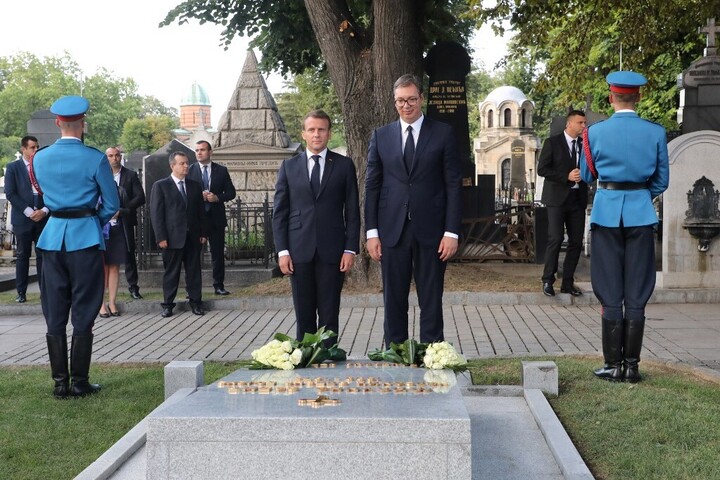 Fotó: AFP/Ludovic Marin Férfiruhában vonult be, női legendaként tért vissza