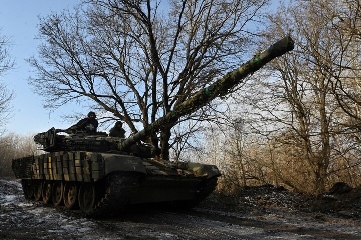 Fotó: AFP/Sergey Bobok Oroszország ismét hadrendbe állítja a régi szovjet T-72-es tankokat