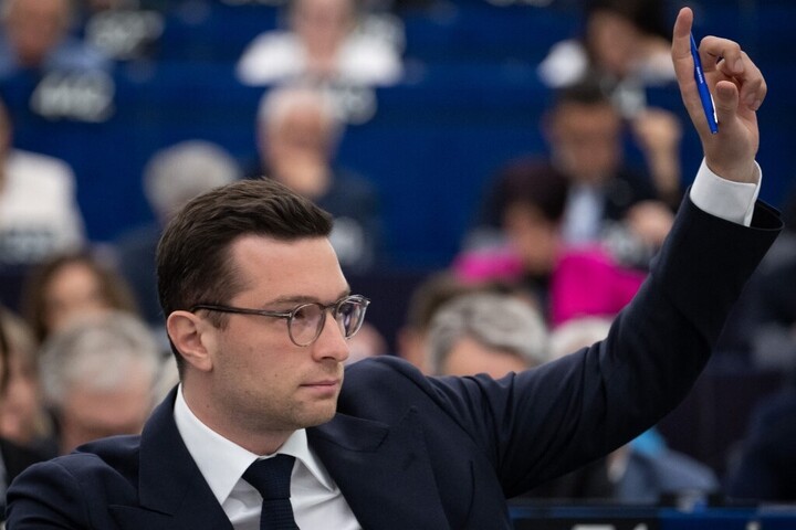 Fotó: AFP/Sebastien Bozon Elnyomja a nemzeti oldalt a francia közmédia