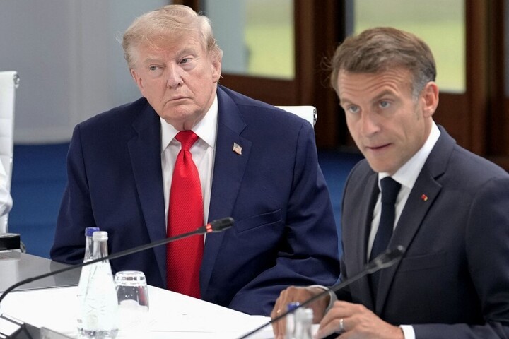 Fotó: AFP/The Yomiuri Shimbun/Yomiuri/Pool for Yomiuri Macron Trumppal vacsorázik szerdán a versailles-i kastélyban