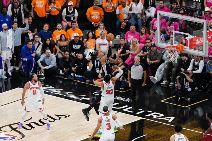 San Antonió-i Knicks-győzelemmel rajtolt a döntő
