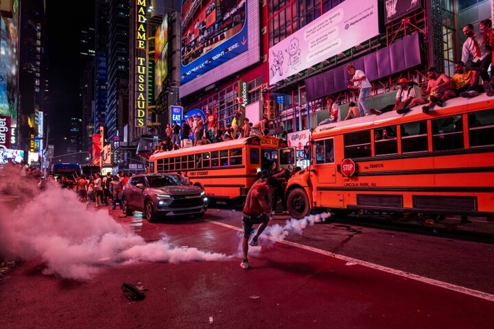 Fotó: AFP/Getty Images/Getty Images North America/Adam Gray Kaotikus ünneplés tört ki Manhattanben