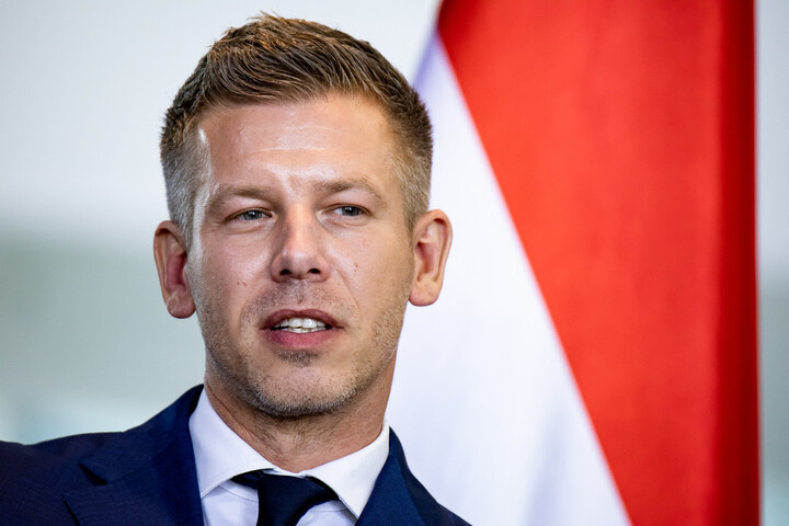 Magyar Péter: Isten áldjon minden magyart a nemzeti összetartozás napján!