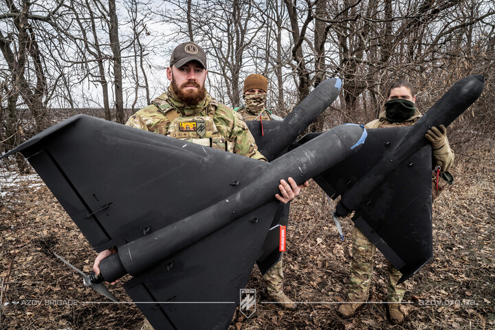Ukrán Azov Brigád Hornet drónokkal támadja Mariupolt