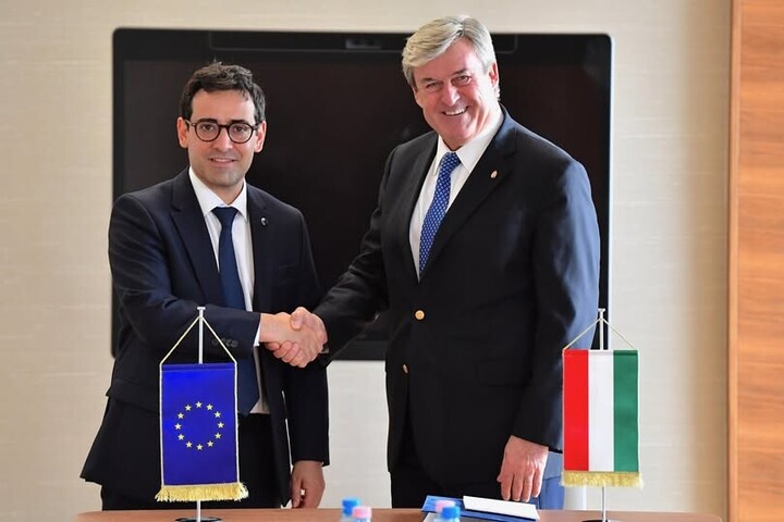 Stéphane Séjourné európai biztossal egyeztetett Kapitány István