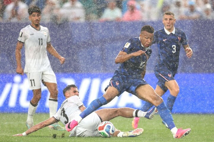 Fotó: Kevin C. Cox / GETTY IMAGES NORTH AMERICA / Getty Images via AFP Vihar miatt később kezdődik a francia-iraki csoportmeccs 2. félideje (ÉLŐ)