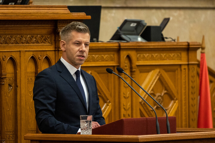 Fotó: MH/Radics Lajos Terítéken a képviselői illetmények