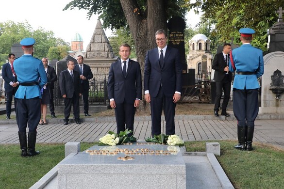 Férfiruhában vonult be, női legendaként tért vissza