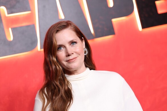 Amy Adams felidézi, hogyan mentett meg egy férfit, akit „nyakon szúrtak”