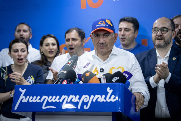 Örményországban a Nyugat-barát kormányzó párt nyer