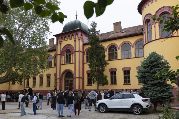 Bombariadó volt több szerbiai iskolában