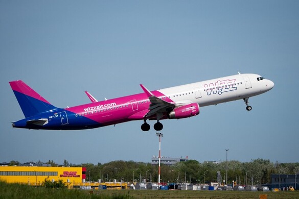 A WizzAir három nap alatt csaknem 80 extra járatot repült Budapest és London, valamint Párizs között