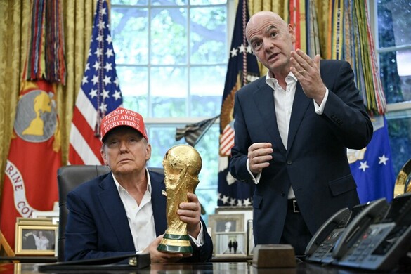 Donald Trump adja majd át a trófeát a világbajnoknak