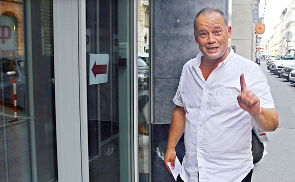 Szanyi Tibor mutatóujj