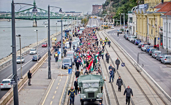 felvonulás 20141024