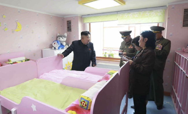 Kim Dzsong un árvaház nagy