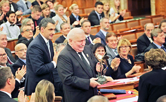 Forrás: mh Lech Walesa 20141106