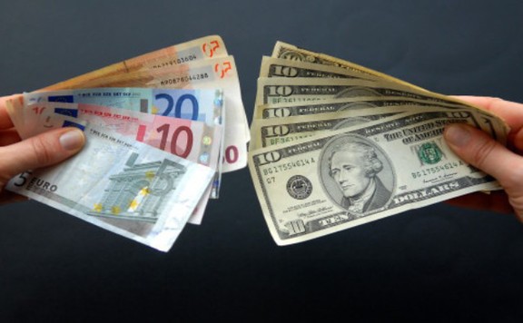 Euro Dollár bankjegyek