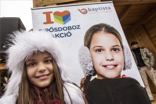 Cipősdoboz vár lány kicsi