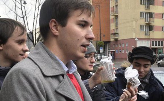 Forrás: mh DK vizeletminta átadás