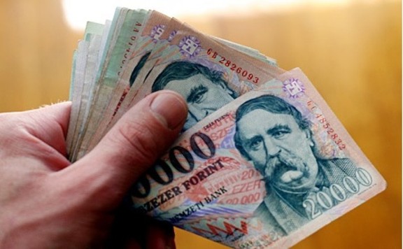 A készpénzhasználat 400-450 milliárd forintba kerül évente az országnak