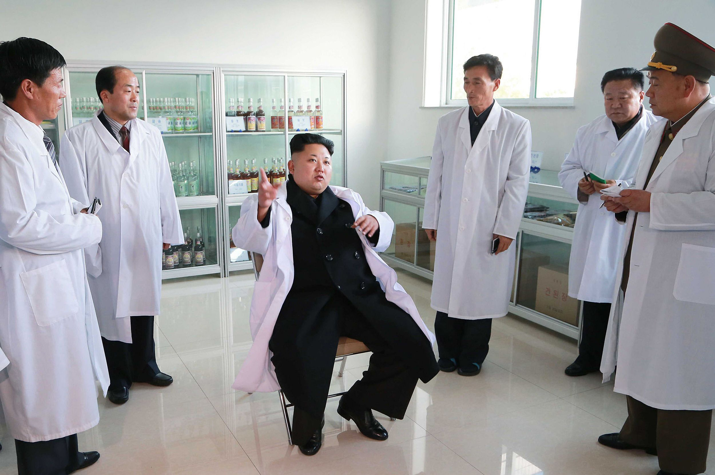 Kim Dzsong Un tanul