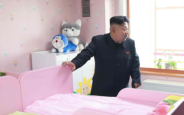 Kim Dzsong Un tanul