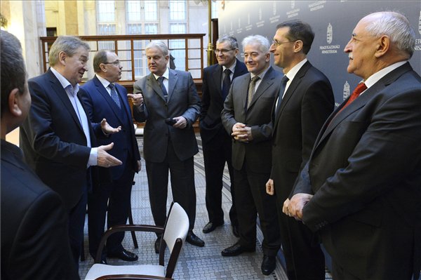 Forrás: mh Varga bér mti nem lead