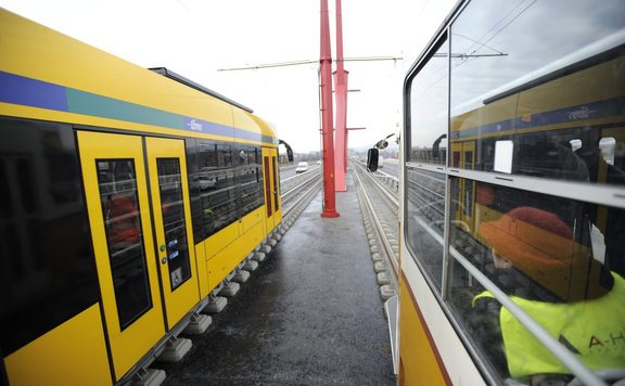 Vészfékezés miatt sérültek meg utasok az 1-es villamoson