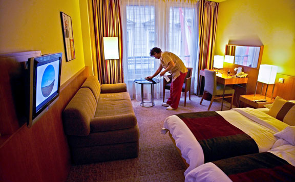 Bezárnak a szállodák, hogy ne legyen esély a vírus terjedésére