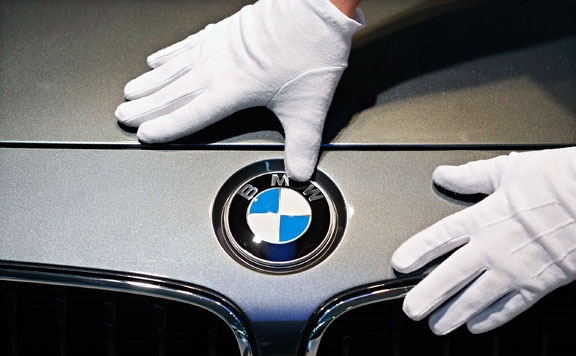 Elhalasztja debreceni gyára üzembe helyezését a BMW