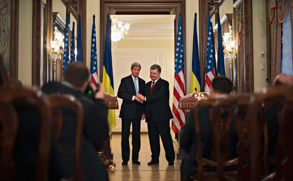 Forrás: mh Kerry, Porosenko 20150206