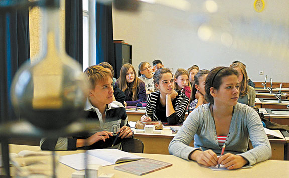 Fotó: MH Jutalmat kap a pénzügyi tudatosságot fejlesztő iskola