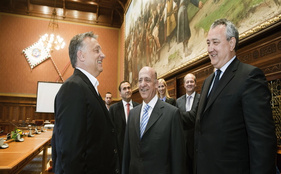 Forrás: mh Orbán úszóvezetővel