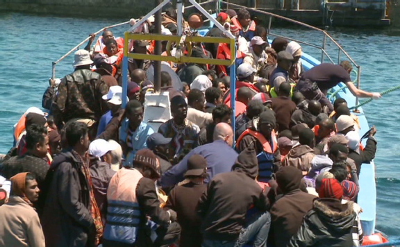 Fotó: MH Lampedusa szigetére újra migránsok érkeznek
