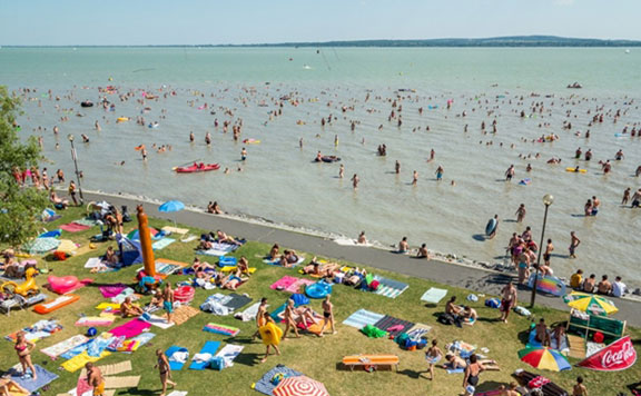 Csúszdákra is jut pályázati pénz a Balatonnál