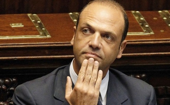 Angelino Alfano lead