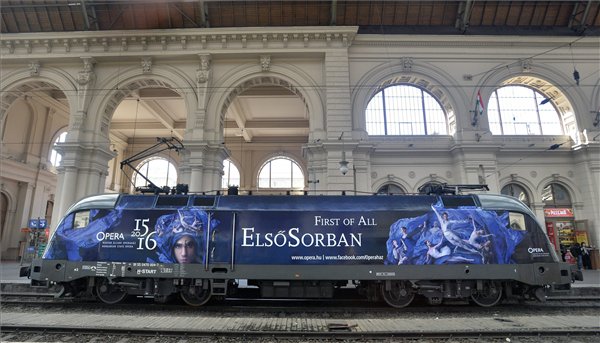 opera vonat
