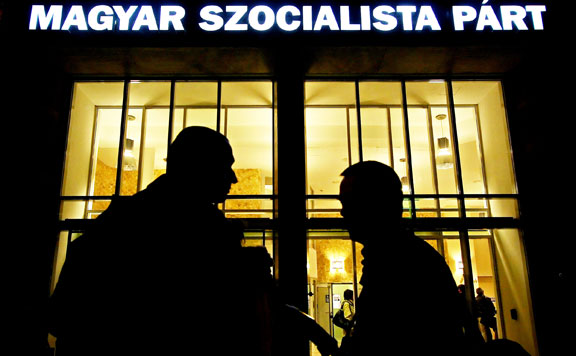Megtorlás a szocialistáknál: lecserélnék a megyei vezetést