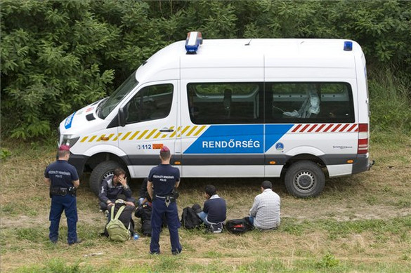 Huszonkilenc határsértőt fogtak el egy román kisteherautóban