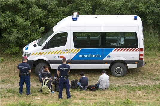 Kétszáznál is több határsértővel szemben intézkedtek a rendőrök a hétvégén