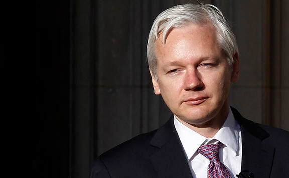 Fotó: MH Őrizetbe vették Ecuadorban Julian Assange egy feltételezett bűntársát is