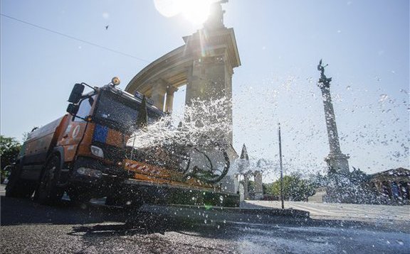 kánikula hőség melegriadó lead