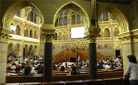 Parlament 576x356
