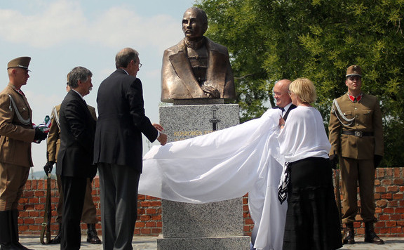 koszorú ferenc lead