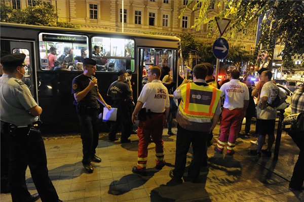 menedékkérők+busz