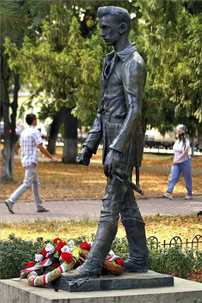 petőfi szobor ungvár álló