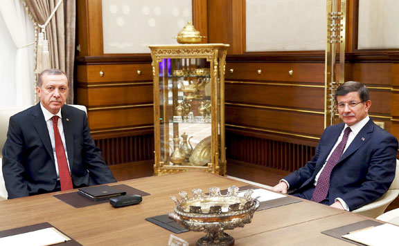 Erdogan és Davutoglu 20150822